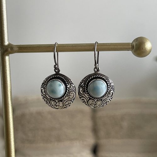 Larimar ezüst fülbevaló, míves foglalatban